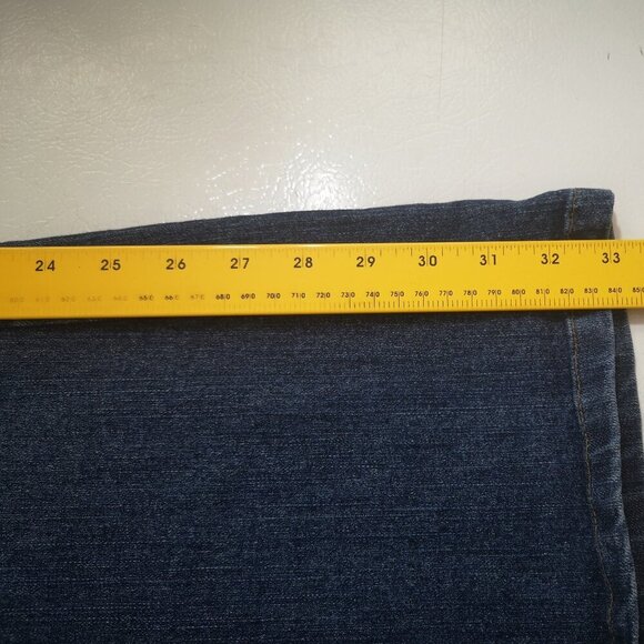 Denver Hayes Classic Fit Ladies Size 8/34 Medium Wash Slight Flare Blue Jeans - Picture 12 of 12